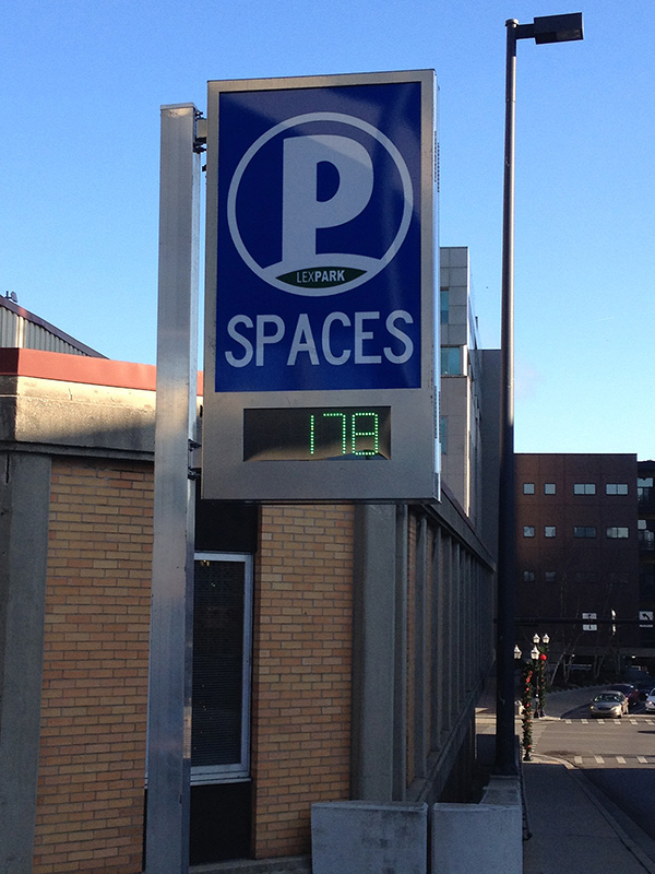 parking-control-system-displays-open-parking-spaces