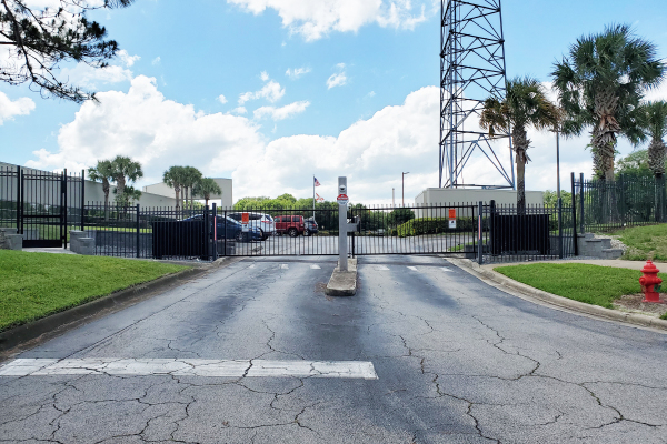 Orlando Florida Vertical Pivot Gate down